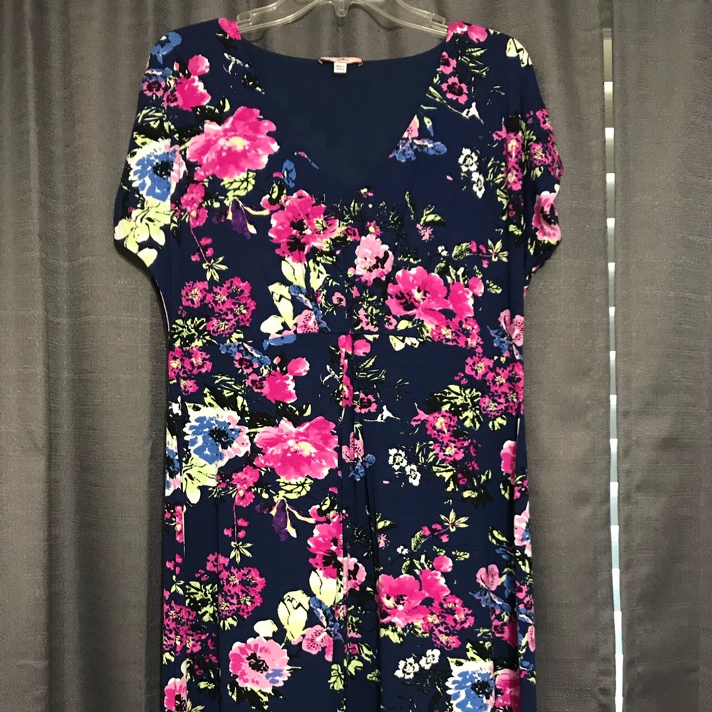 Pretty floral midi dress.